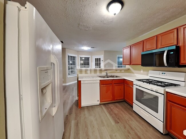 Foto del edificio - 3355 Brook Lea Dr