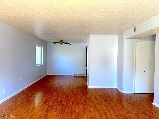 Foto del edificio - 1803 Cromwell Dr