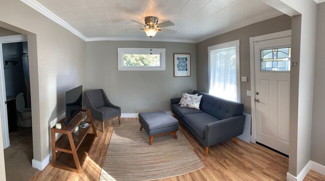 Building Photo - Updated Two-Story Bungalow Near Willamette...