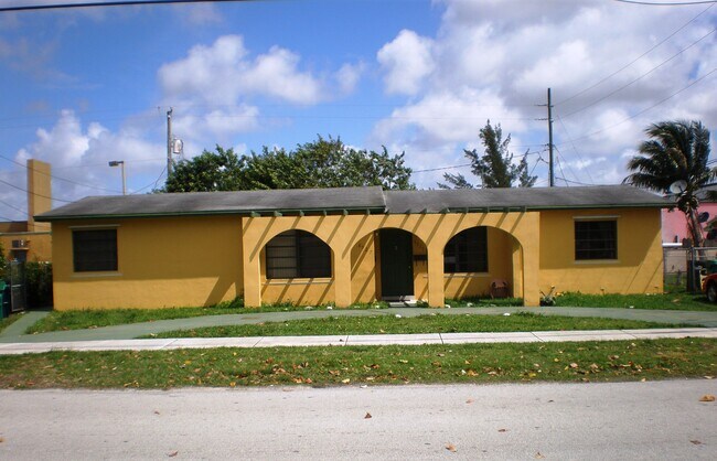 Building Photo - 8925 SW 40th Ter