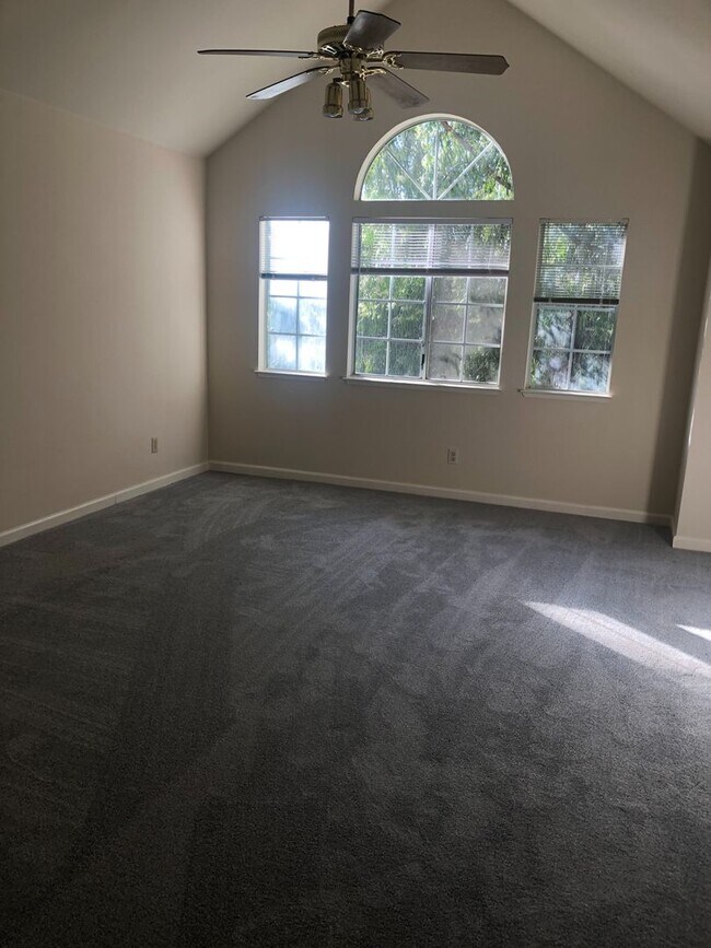 Foto del edificio - Desirable 3 Bedroom Townhouse on the Southside of Livermore