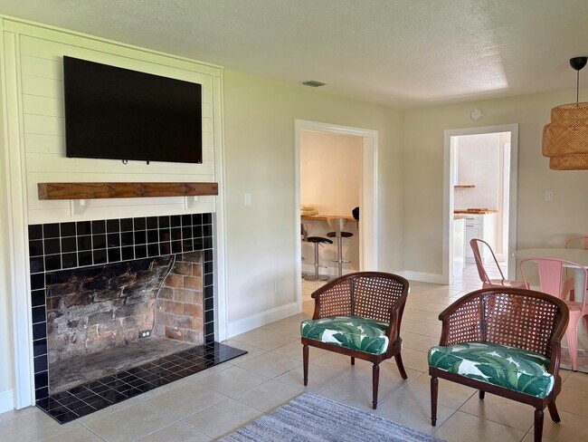 Foto del edificio - Steps to the Gulf! Spacious 3-Bed, 2 Bath ...