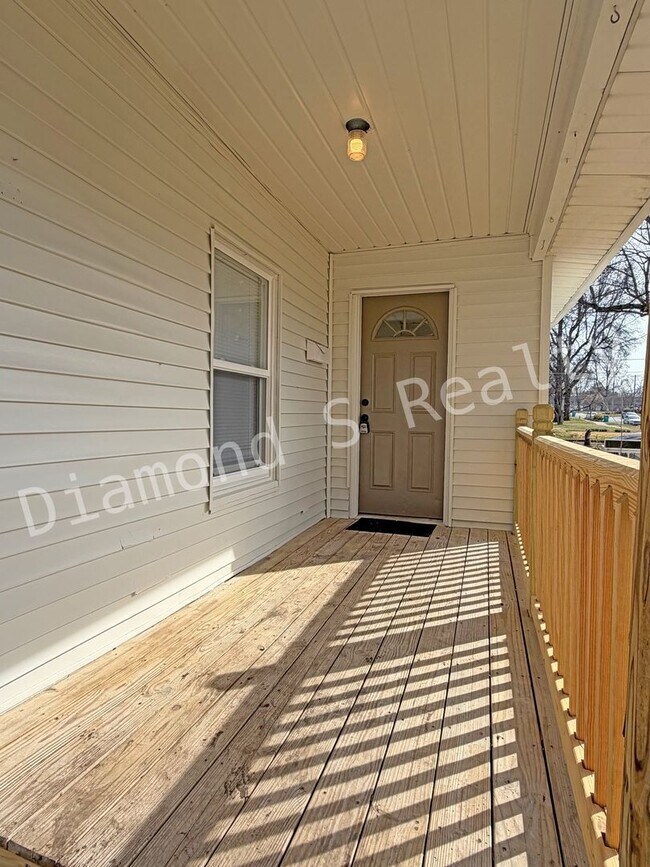 Foto del edificio - **Stunning Renovated 1-Bed Home Now Available**