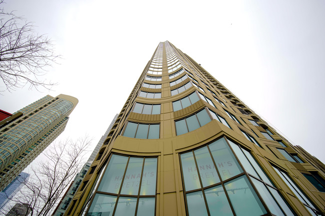 Building Photo - 400 N LaSalle Dr