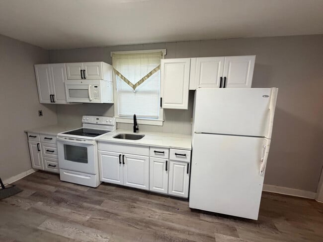 Building Photo - 127 Liverpool Ave