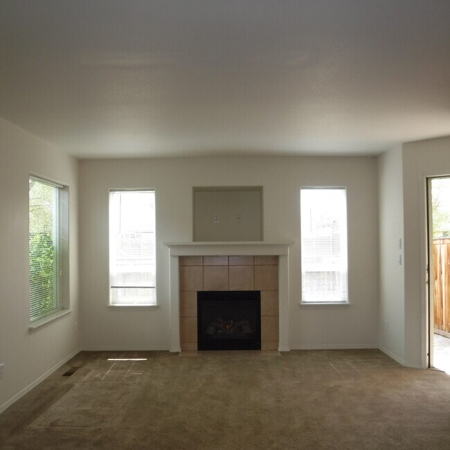 Foto del edificio - 3 Bed/2.5 Bath Duplex in NE Bend - Nova Loop