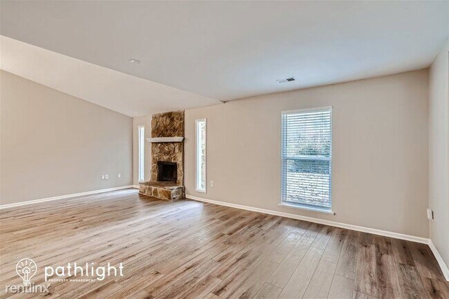 Foto del edificio - 4 br, 2 bath House - 203 Newport Road UNIT