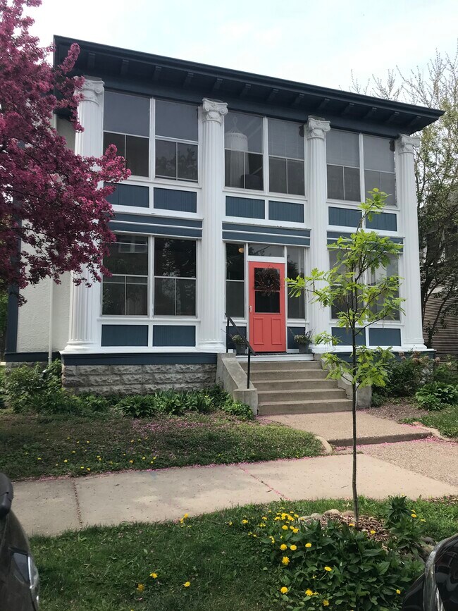 Foto del edificio - 3306 Humboldt Ave S