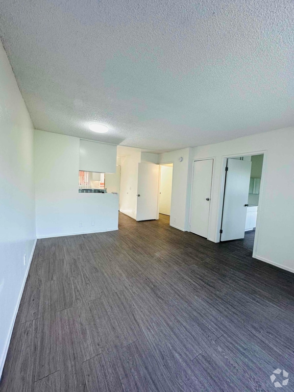 Building Photo - 4688 Huntington Dr S
