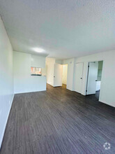 Building Photo - 4688 Huntington Dr S