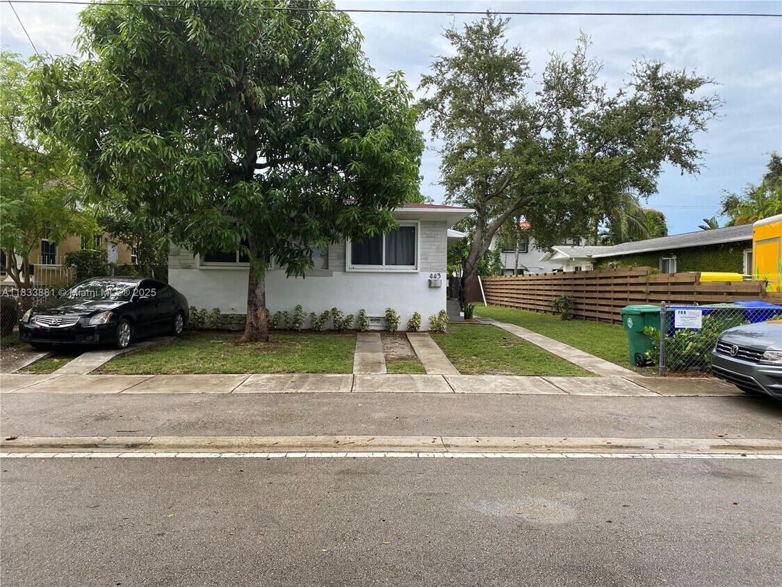 Foto principal - 443 NE 70th St