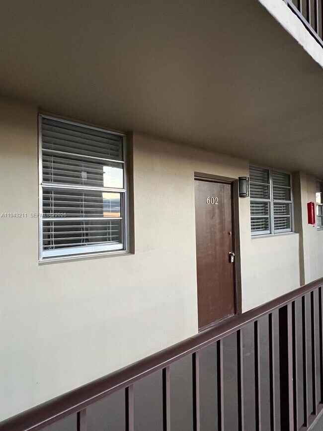 Foto del edificio - 1811 Jefferson St