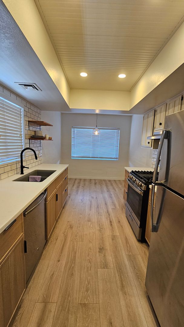 Foto del edificio - This is a must-see chic and updated townhouse in a prime location!