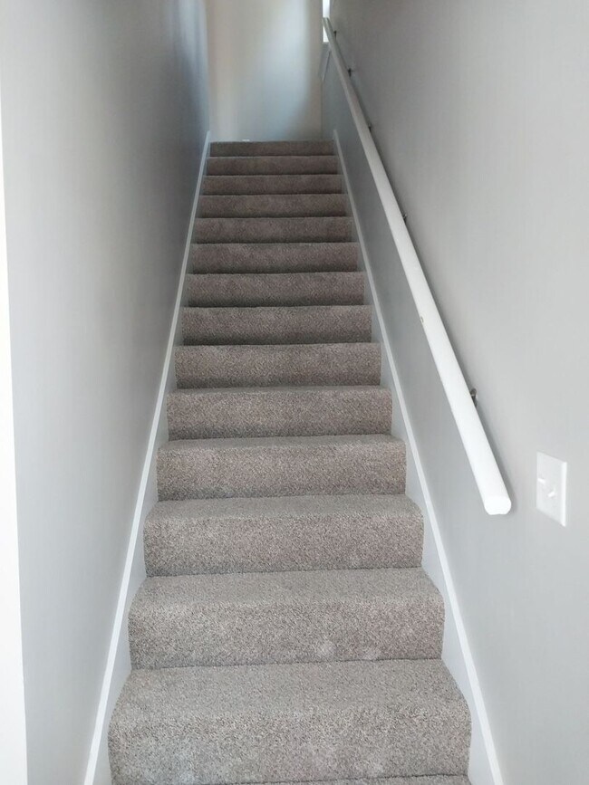 Foto del edificio - Gorgeous 3 Bedroom 2 Bath Townhome