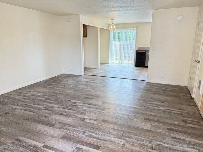 Foto del edificio - Updated 3-bedroom 1.5 bath duplex in Eugene!