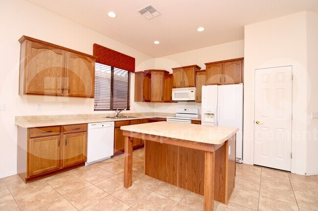 Building Photo - 3001 W Silver Fox Way