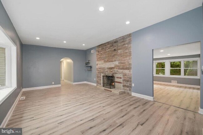 Building Photo - 224 E Germantown Ave
