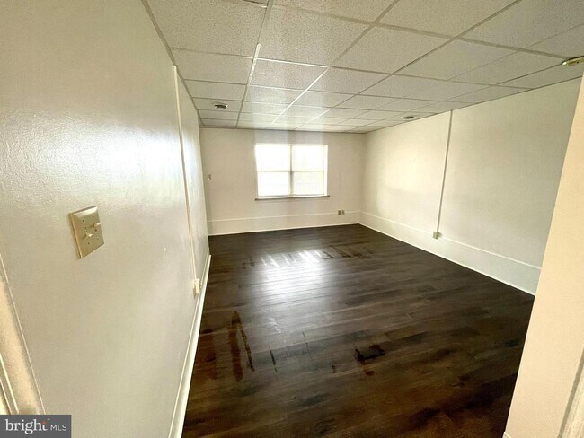 Foto del edificio - 534 Warm Spring Rd