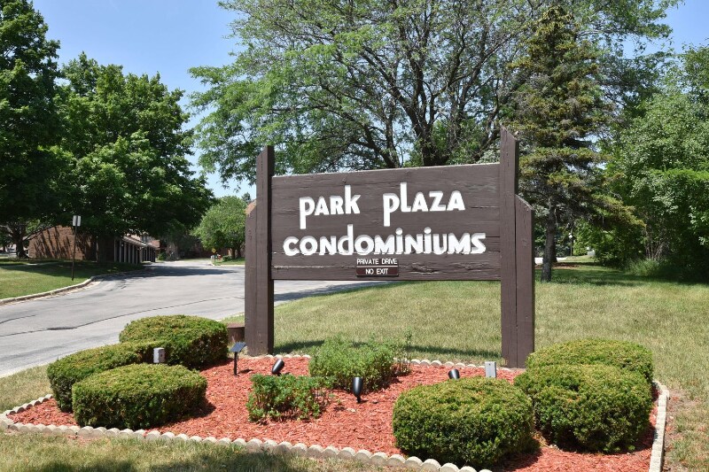 Primary Photo - 9030 N Park Plaza Ct
