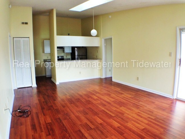 Building Photo - 503 Summit Ct