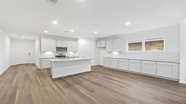 Building Photo - 9408 Gossamer St