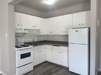 Building Photo - Sorrento Manor