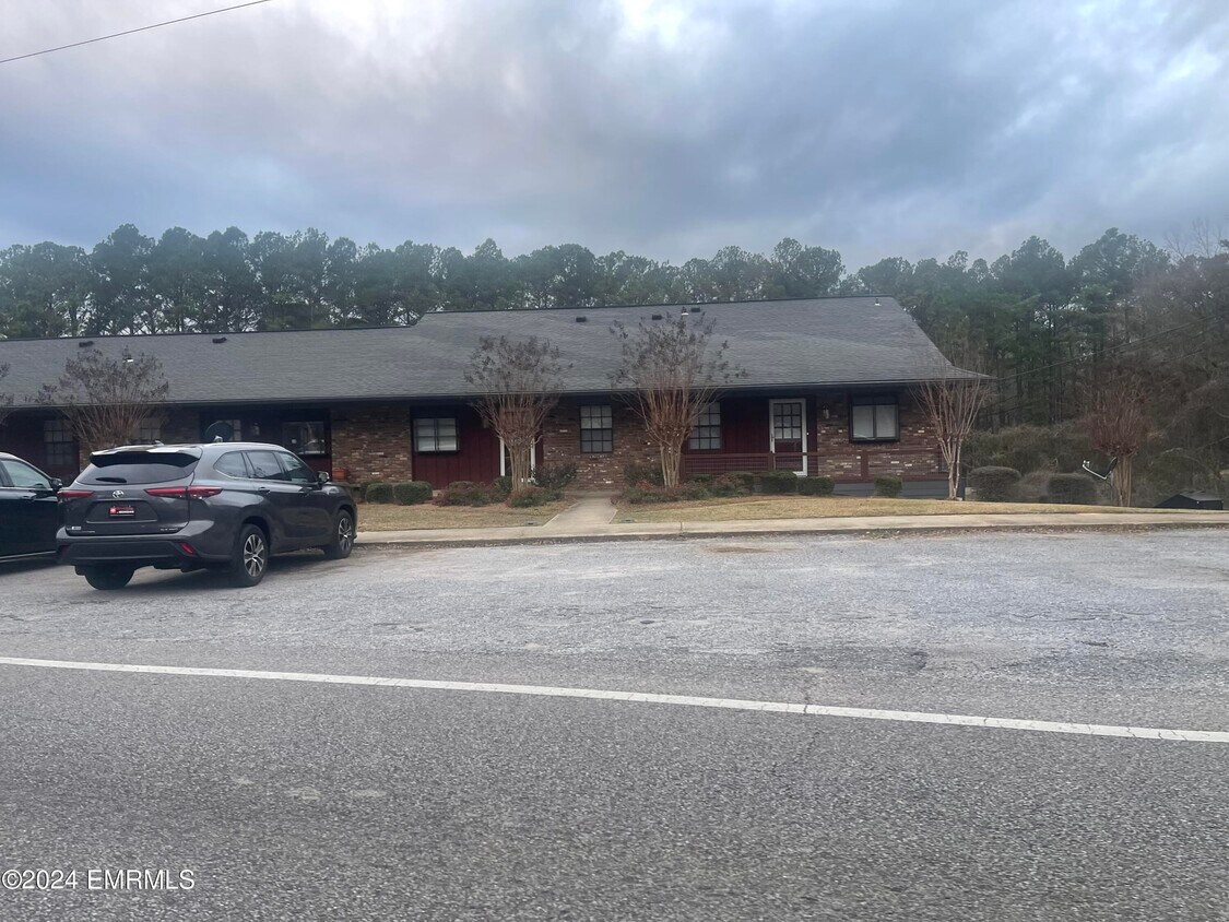 Primary Photo - 5815 Poplar Springs Dr