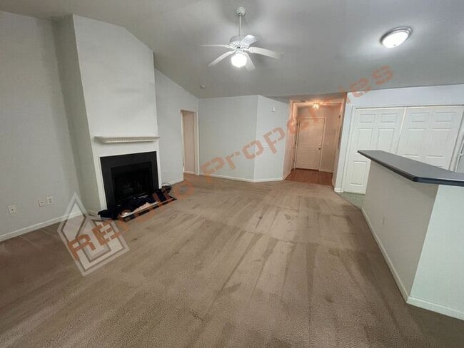 Building Photo - Great Location! 2nd FL Condo w/2 Bedroom, ...