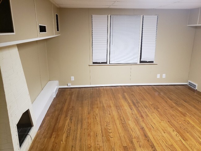 Foto del edificio - 5543 Balfour Rd