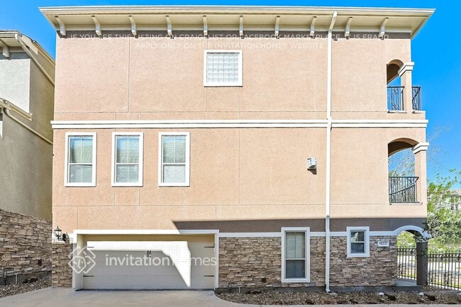 Building Photo - 912 W 25th St