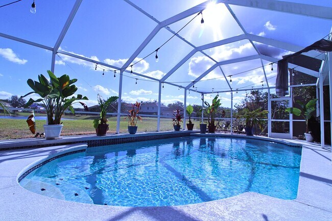 Building Photo - SPACIOUS 4-BED, 3-BATH HOME WITH PRIVATE BACKYARD PARADISE IN RIVERVIEW, FL