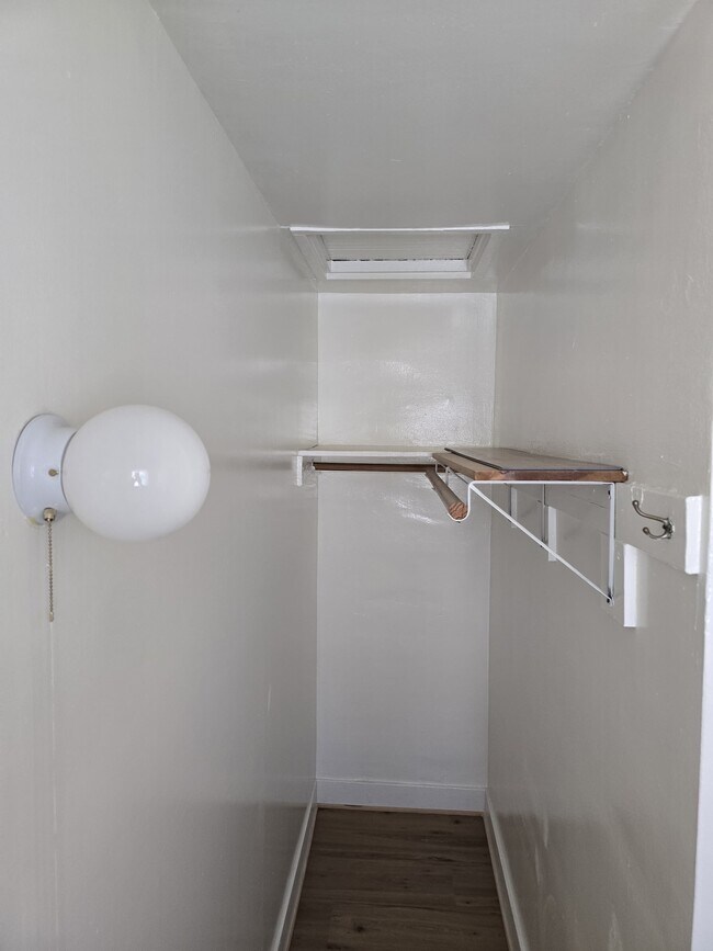 Foto del edificio - 2812 3/4 Hillcrest Dr