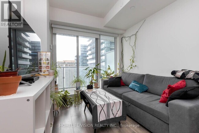 Photo du bâtiment - 99-2499 Broadway Ave