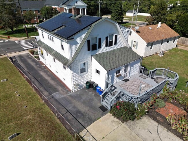 Building Photo - 114 Shore Rd