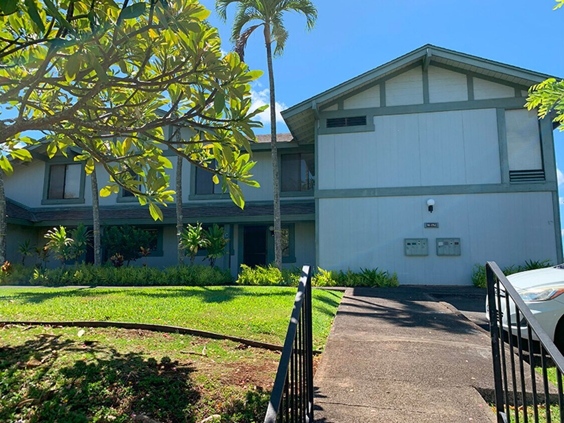 Foto principal - Recently Refreshed Pearl City Townhouse wi...