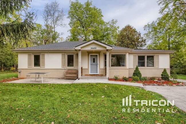 Building Photo - 36493 N Hawthorne Ln