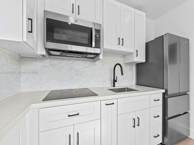 Foto del edificio - 300 NW 7th Ave