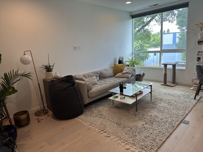 Sala de estar - 106 22nd Ave S