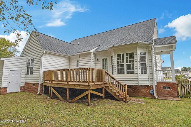 Building Photo - 1013 Sebring Dr