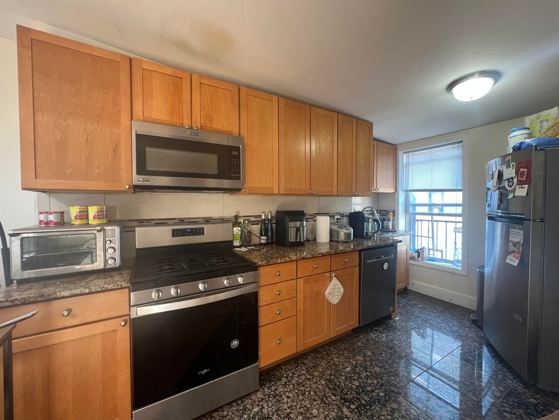 Primary Photo - 204 Columbus Dr