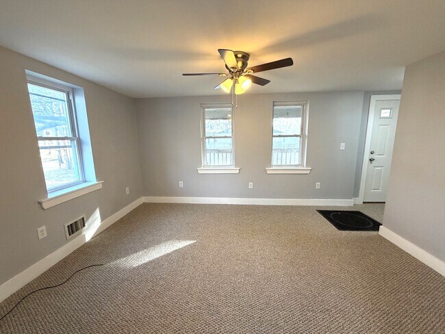 Foto del edificio - 331-339 Naubuc Ave