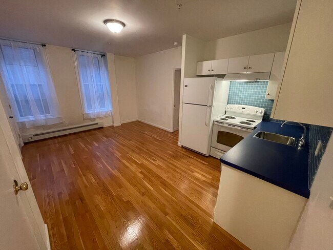 Building Photo - 483 Beacon St