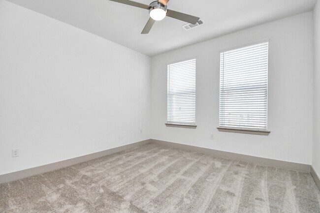 Foto del edificio - 2020 Grandway Dr