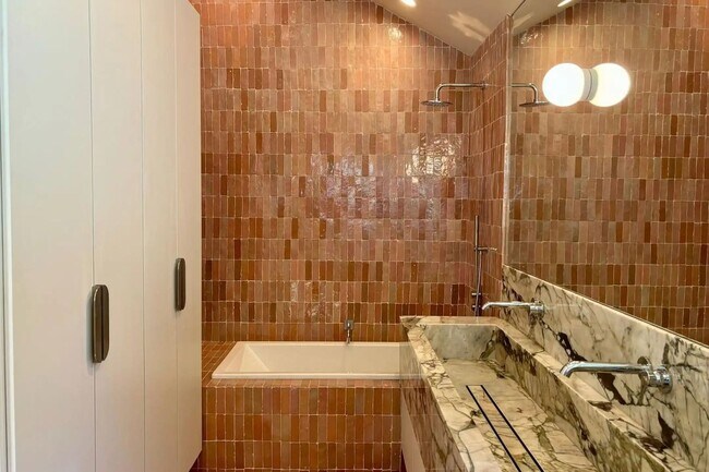 Foto del edificio - Stunning modern classic home. Gustavo Lopez AMSI