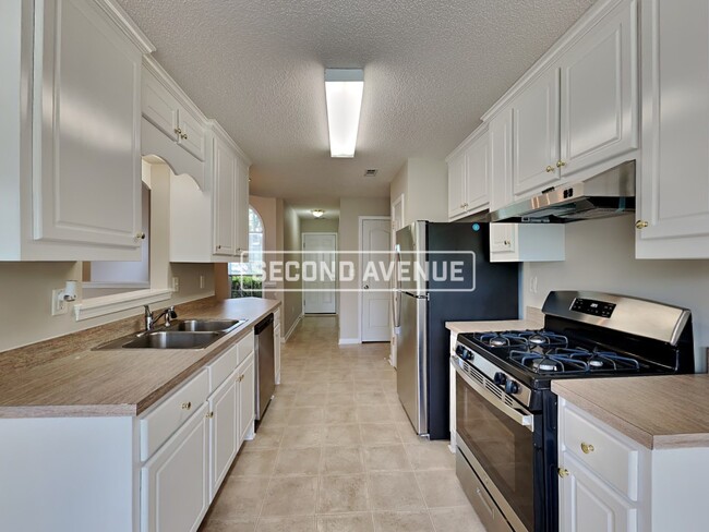 Building Photo - 661 Morningside Dr N