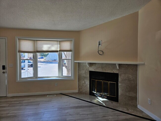 bay window - 8184 Washington St