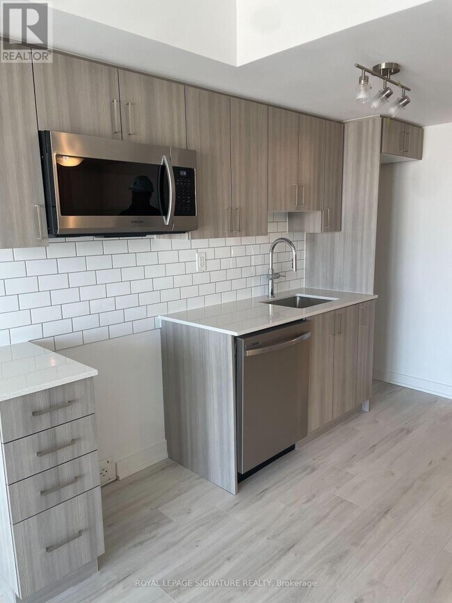 Photo du bâtiment - 1010 Sandy Beach Rd