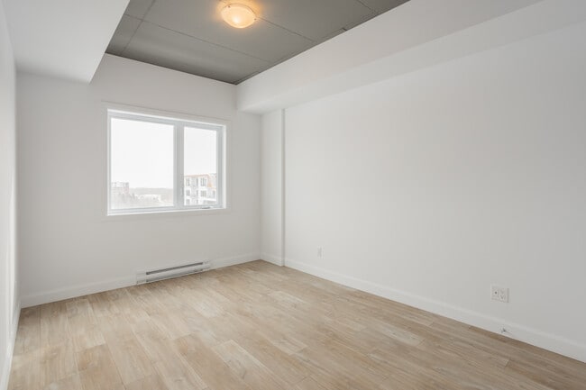 Building Photo - Diplomates