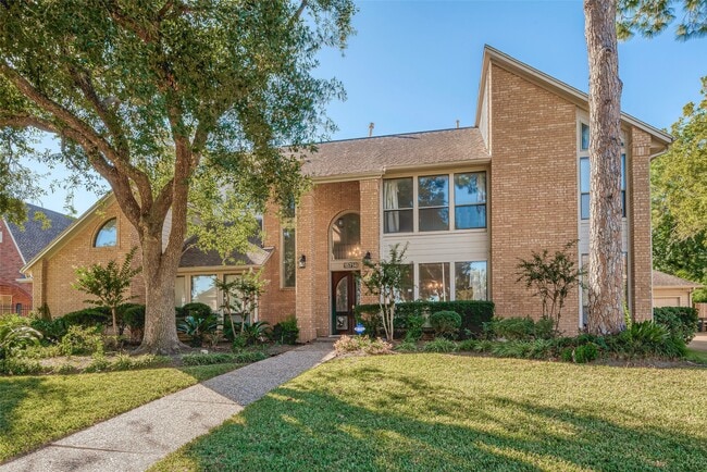 Foto del edificio - 15714 Sylvan Lake Dr