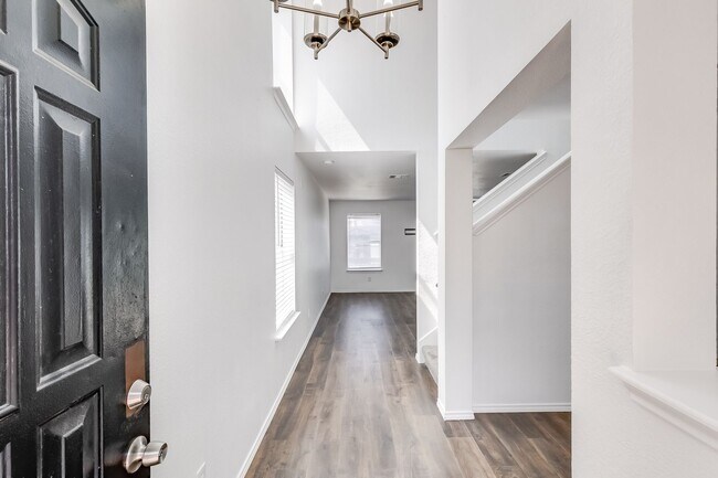 Foto del edificio - 4906 Causeway Ct